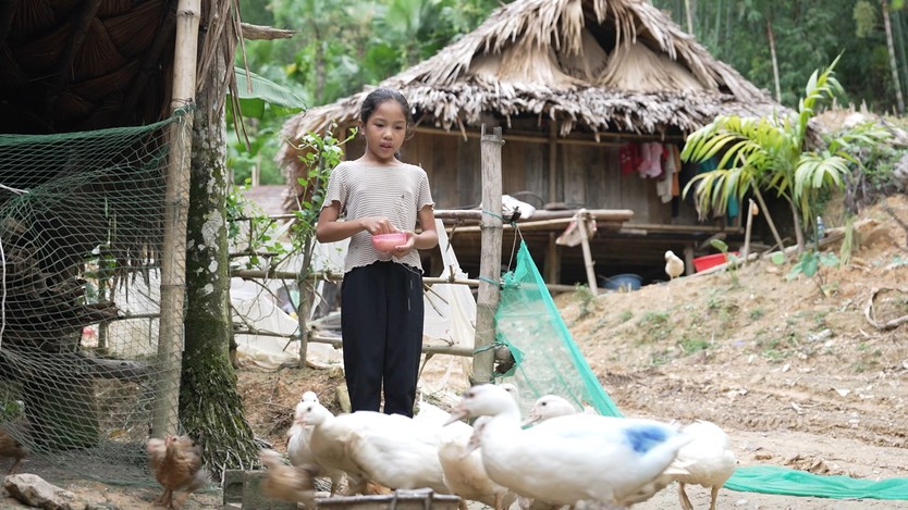 Ngân Thị Nhất: Người phụ nữ khuyết tật gồng gánh nuôi hai con sau biến cố mất chồng - Ảnh 8.