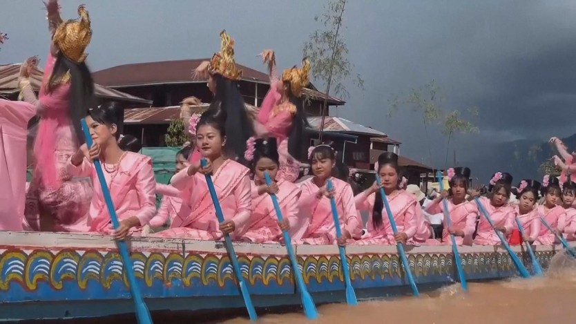 Myanmar: Rực rỡ Lễ hội chùa Phaung Daw Oo sau nhiều năm gián đoạn - Ảnh 1.