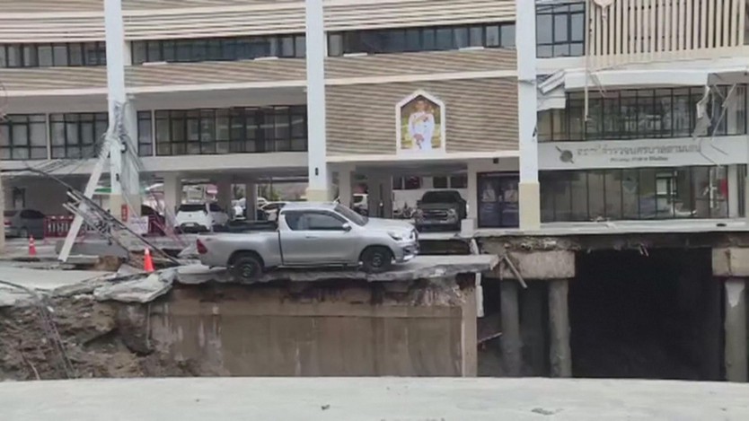 Thái Lan: Hố tử thần sâu 50 mét ở thủ đô Bangkok - Ảnh 4.