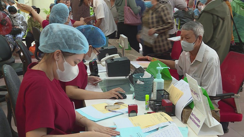 Nghị quyết 72: Hướng đến chăm sóc sức khỏe toàn dân miễn phí - Ảnh 1.