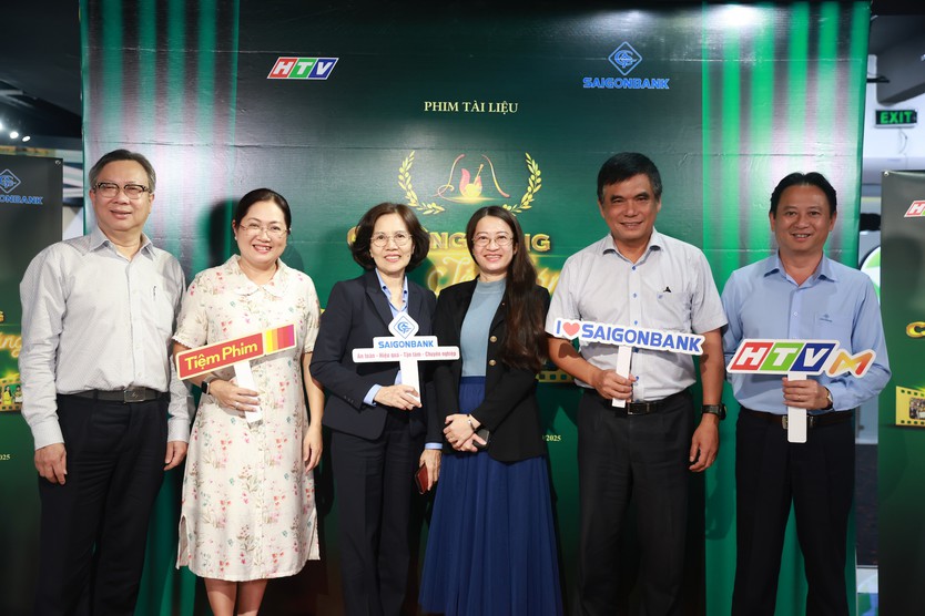 "Chuông vàng tỏa sáng" ra rạp: Những giây phút xúc động và tự hào - Ảnh 4.