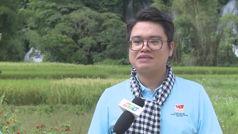 Đoàn trí thức TP.HCM tặng quà gia đình chính sách, học sinh khó khăn tỉnh Cao Bằng - Ảnh 9.