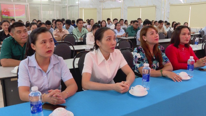 TP.HCM tăng cường giáo dục chính trị tư tưởng, đạo đức cách mạng cho đội ngũ cán bộ, đảng viên - Ảnh 4.