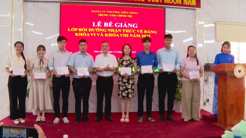 TP.HCM tăng cường giáo dục chính trị tư tưởng, đạo đức cách mạng cho đội ngũ cán bộ, đảng viên - Ảnh 2.