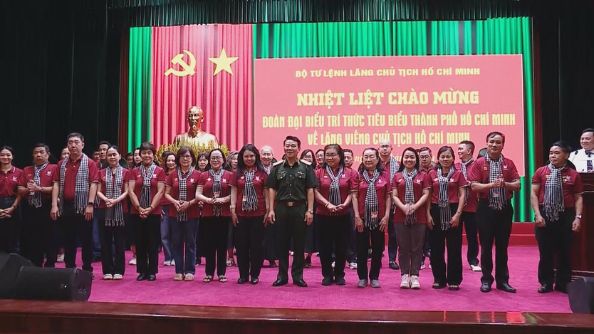 Trí thức TP.HCM tri ân Bác Hồ trong hành trình về nguồn- Ảnh 6.