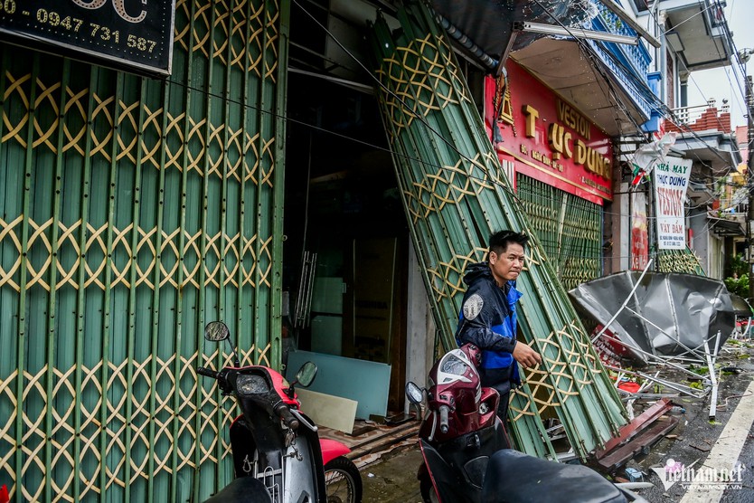 Cảnh tượng tan hoang chưa từng thấy sau trận giông lốc khiến 9 người chết ở Ninh Bình - Ảnh 2.