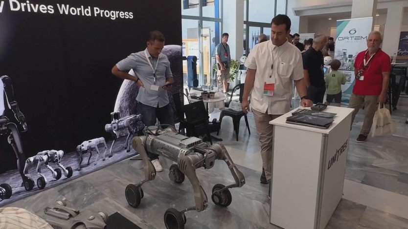 Thế Vận hội Robot hình người đầu tiên tại Hy Lạp - Ảnh 1.