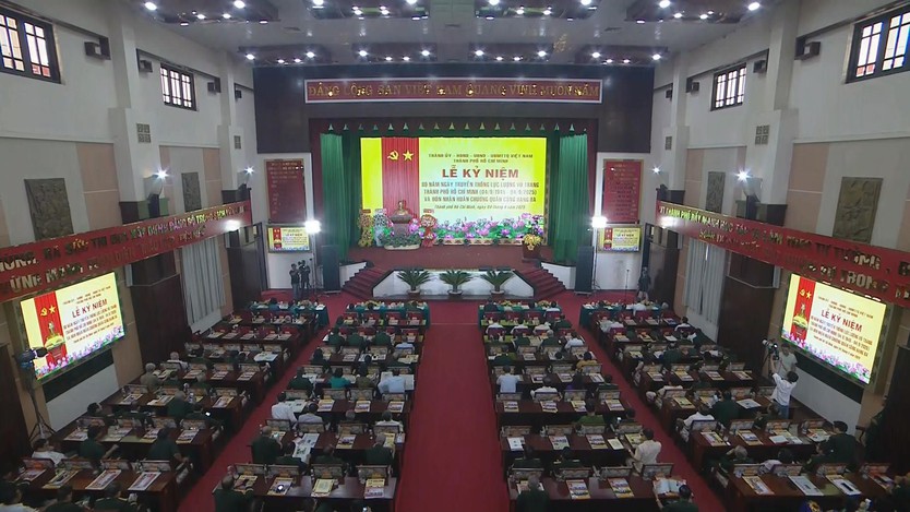 Lực lượng vũ trang TP.HCM đón nhận Huân chương Quân công hạng Ba - Ảnh 1.