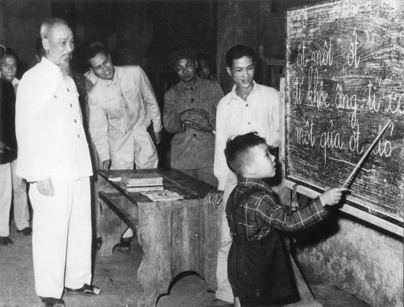 Lễ khai giảng năm học mới và Kỷ niệm 80 năm thành lập Bộ Quốc gia Giáo dục- Ảnh 5.