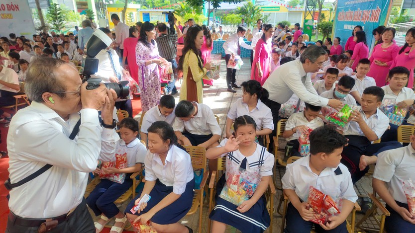 Khi tình thương viết nên bài ca khai giảng - Ảnh 7.