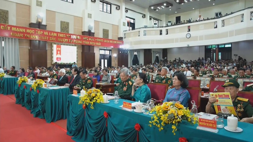 Kỷ niệm 80 năm Ngày truyền thống Lực lượng vũ trang TP.HCM: Vinh dự đón nhận Huân chương Quân công Hạng Ba - Ảnh 4.