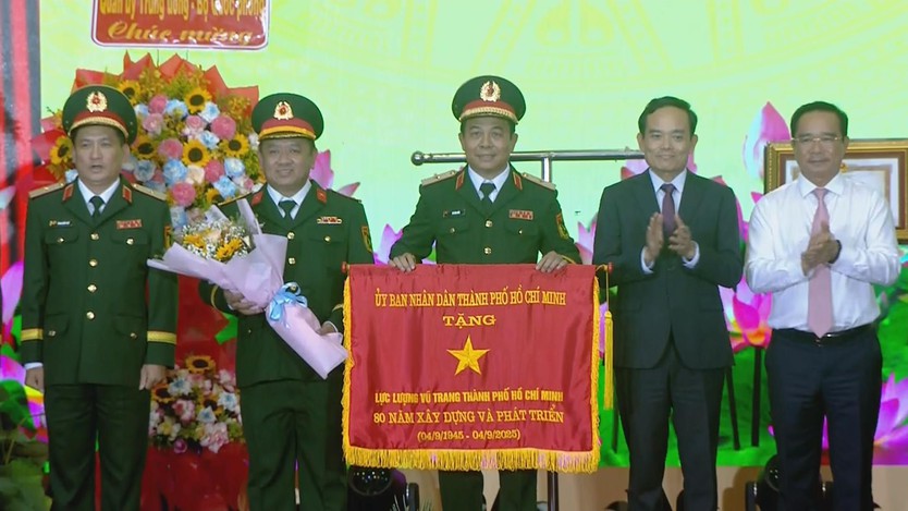 Kỷ niệm 80 năm Ngày truyền thống Lực lượng vũ trang TP.HCM: Vinh dự đón nhận Huân chương Quân công Hạng Ba - Ảnh 5.