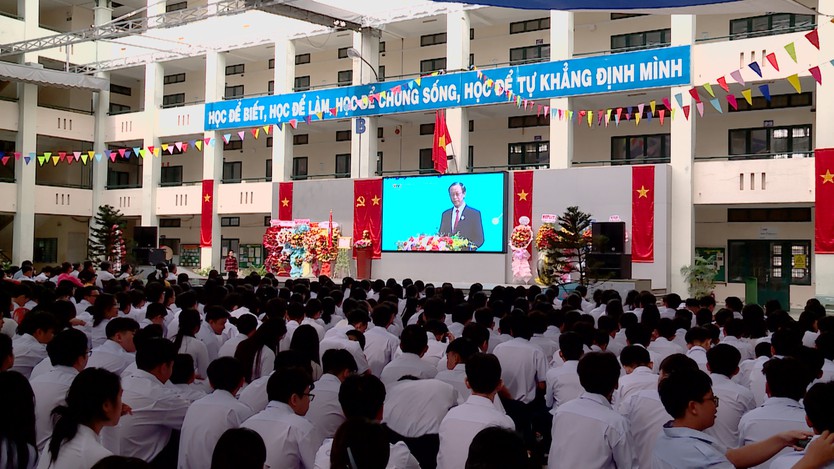 NewZround: THPT Bình Hưng Hòa chào năm học mới - bước khởi đầu đầy kỳ vọng  - Ảnh 2.