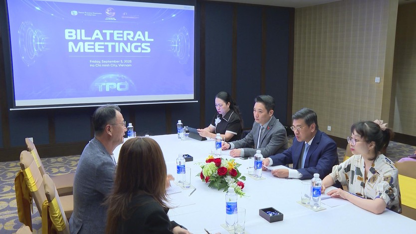 Phó Chủ tịch UBND TP.HCM Nguyễn Văn Dũng tiếp Giám đốc Khu vực Châu Á - Thái Bình Dương của Tổ chức Du lịch Liên hợp quốc - Ảnh 2.