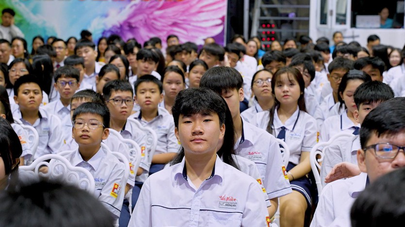 Trường THCS - THPT Hồng Hà khai giảng năm học 2025 - 2026 và đón Huân chương Lao động hạng Nhì- Ảnh 2.