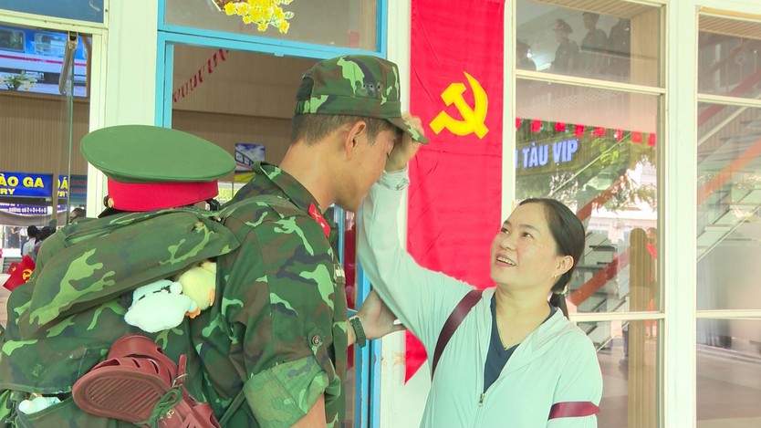Ấm áp tình quân dân ngày đón chiến sĩ hoàn thành nhiệm vụ A80 trở về- Ảnh 2.