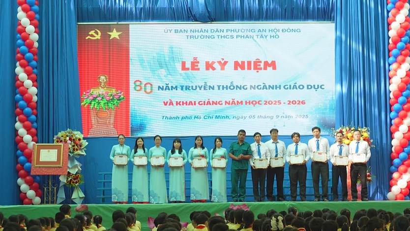 Trường THCS Phan Tây Hồ khai giảng năm học mới, hướng tới 50 năm xây dựng và trưởng thành - Ảnh 4.