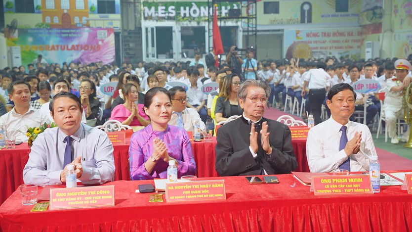 Trường THCS - THPT Hồng Hà khai giảng năm học 2025 - 2026 và đón Huân chương Lao động hạng Nhì- Ảnh 5.