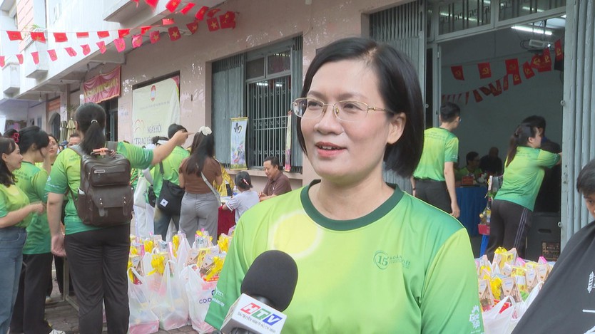 Ấm áp ngày hội “Trao yêu thương” tại phường Phú Thọ, TP.HCM - Ảnh 3.