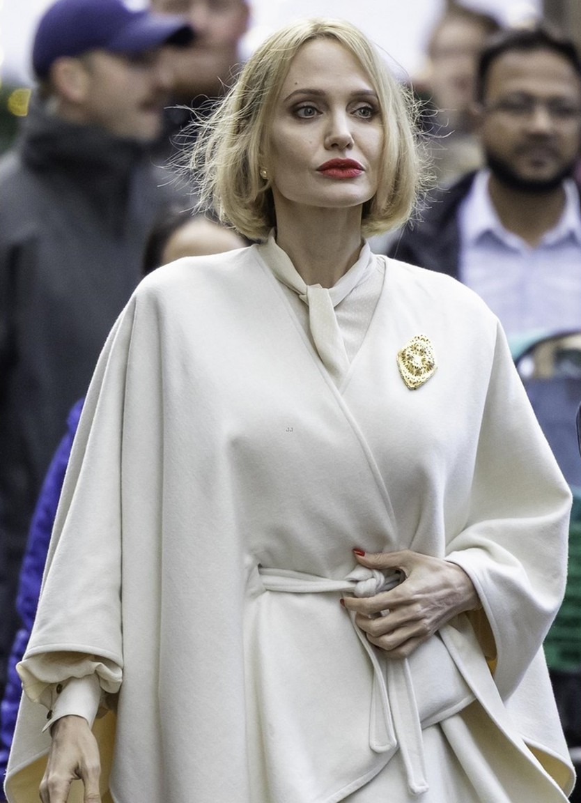 Angelina Jolie ngày càng khó nhận ra với gương mặt hốc hác- Ảnh 1.
