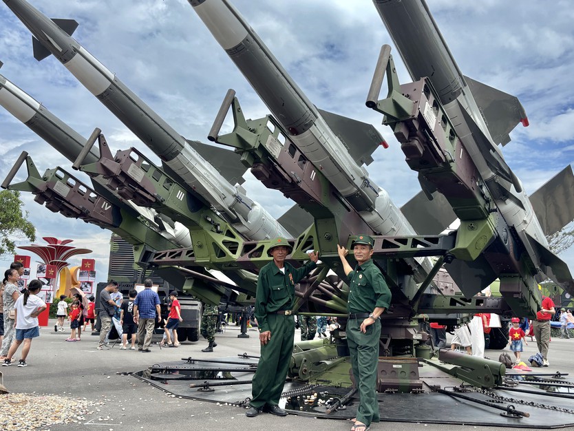 NewZround: Dàn tên lửa, khí tài quân sự "gây sốt" tại triển lãm A80!- Ảnh 1.