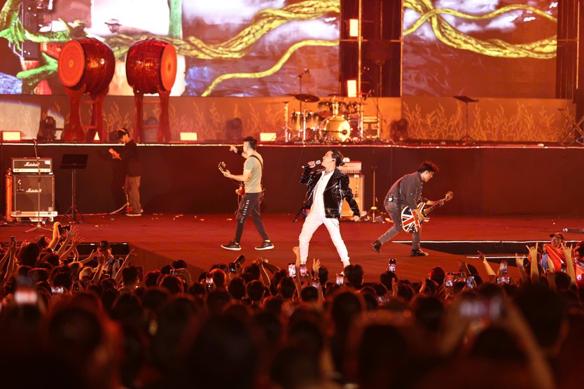 Hàng ngàn khán giả cuồng nhiệt với "Rock Concert - Trái tim Việt Nam"- Ảnh 7.