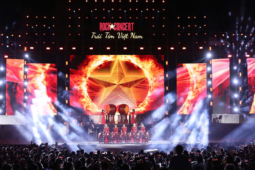 Hàng ngàn khán giả cuồng nhiệt với "Rock Concert - Trái tim Việt Nam"- Ảnh 10.