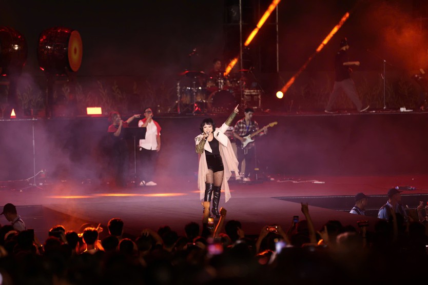Hàng ngàn khán giả cuồng nhiệt với "Rock Concert - Trái tim Việt Nam"- Ảnh 3.