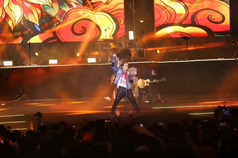Hàng ngàn khán giả cuồng nhiệt với "Rock Concert - Trái tim Việt Nam"- Ảnh 11.