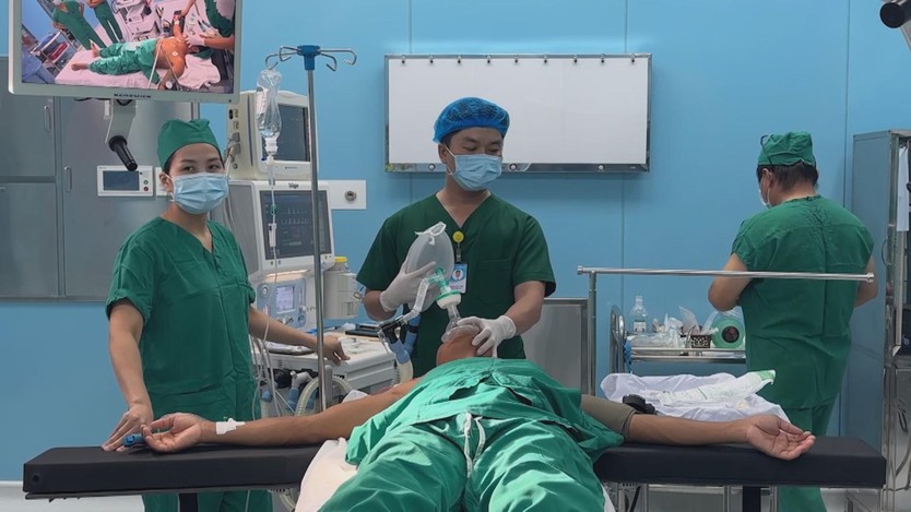 Côn Đảo: Thực hiện thành công ca phẫu thuật nội soi cắt ruột thừa đầu tiên tại địa phương - Ảnh 3.