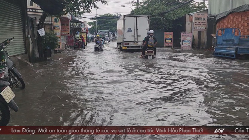 TP.HCM ngập nặng sau mưa dầm chiều 8/9 - Ảnh 2.
