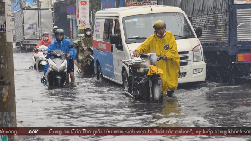 TP.HCM ngập nặng sau mưa dầm chiều 8/9 - Ảnh 4.