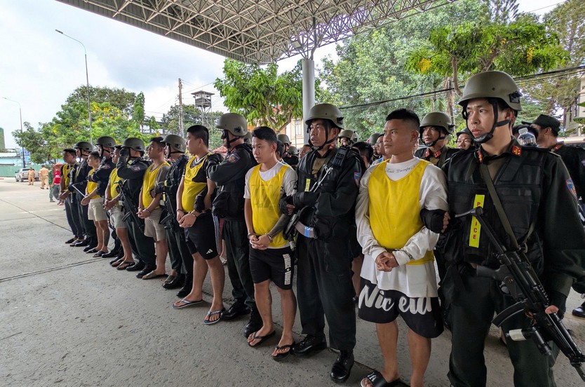 Đánh sập đường dây cưỡng đoạt tài sản núp bóng giải cứu nạn nhân ở Campuchia, bắt "hiệp sĩ" Nguyễn Thanh Hải và 40 đối tượng- Ảnh 8.
