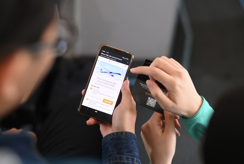 Vietnam Airlines chính thức cung cấp Internet trên máy bay - Ảnh 1.