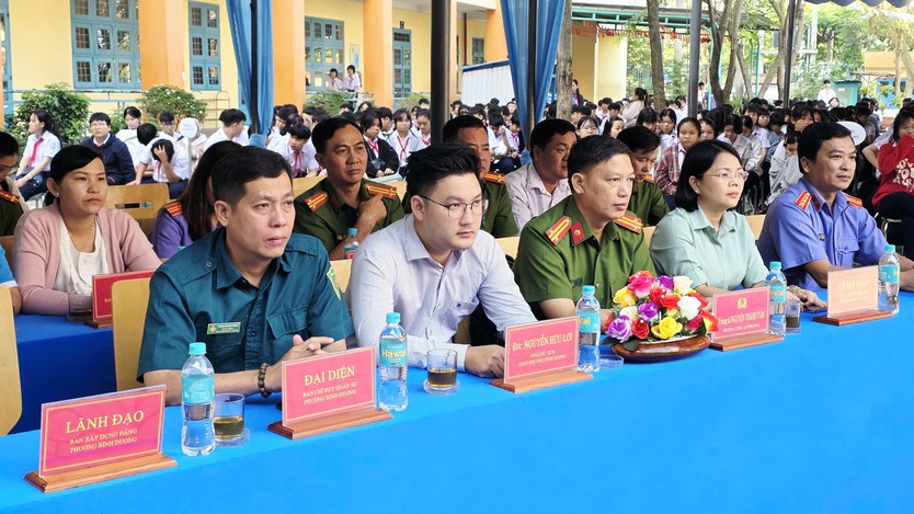 Phường Bình Dương với phiên tòa giả định tuyên truyền pháp luật cho học sinh - Ảnh 3.