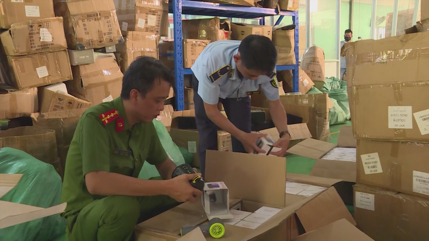 TP. Hồ Chí Minh xử lý hơn 24.600 vụ vi phạm, thu nộp ngân sách 5.800 tỷ đồng từ chống buôn lậu - Ảnh 4.