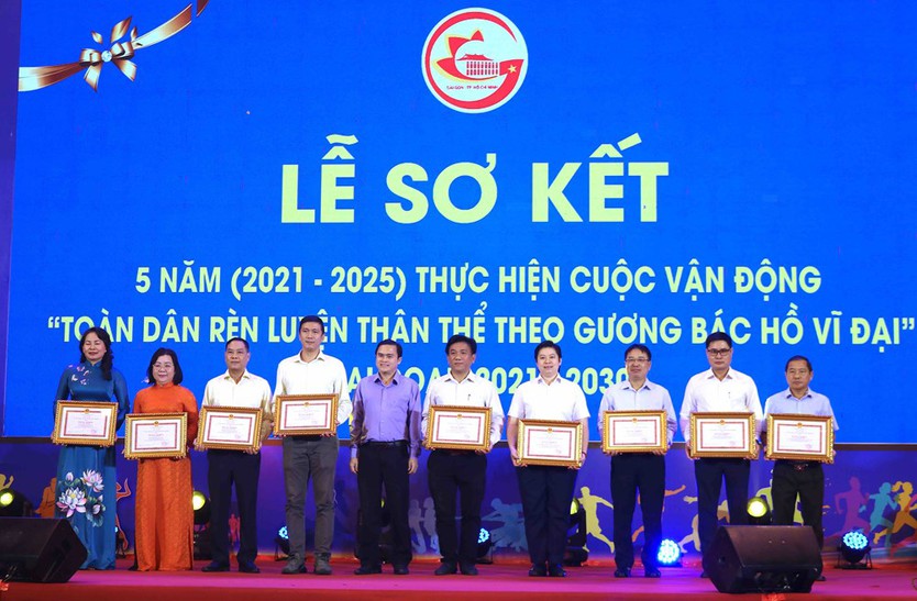 TP. Hồ Chí Minh sơ kết Cuộc vận động “Toàn dân rèn luyện thân thể theo gương Bác Hồ vĩ đại” - Ảnh 1.