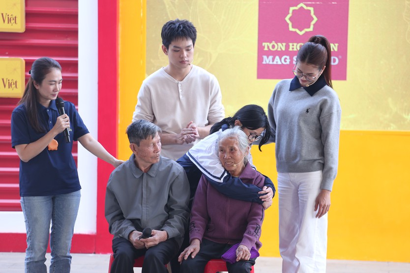 "Mái ấm gia đình Việt" trao hơn 2,5 tỉ đồng cho 18 hoàn cảnh khó khăn tại Hải Phòng - Ảnh 6.