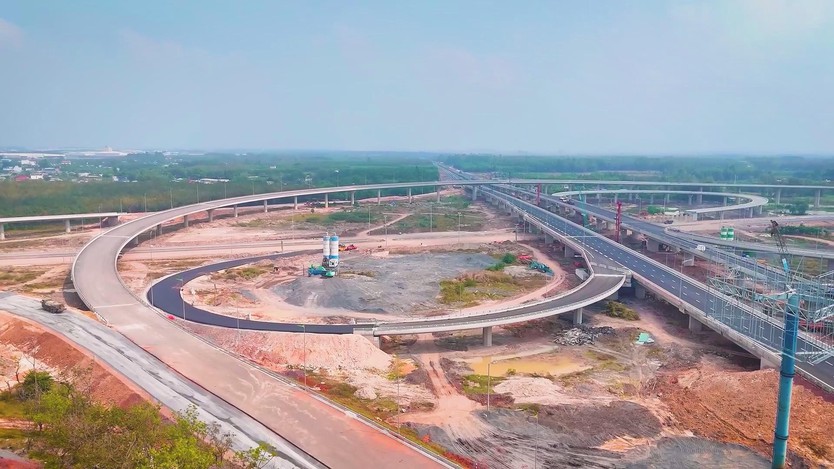 60 Giây ngày 13/1/2026 | Đường Lê Lợi khoác áo mới: Diện mạo trung tâm thành phố được thay đổi - Ảnh 2.