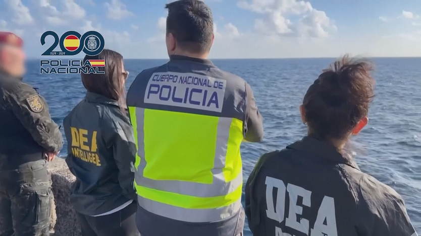 Tây Ban Nha: Chặn bắt tàu chở gần 10 tấn cocaine giấu tinh vi trong muối - Ảnh 2.