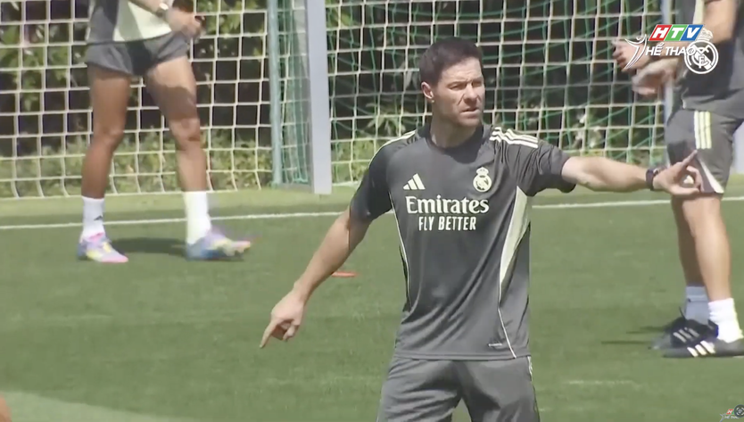 Real Madrid sa thải Xabi Alonso sau thất bại ở El Clasico - Ảnh 1.