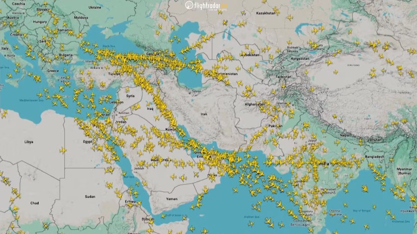 Iran mở lại không phận sau gần 5 giờ đóng cửa - Ảnh 1.