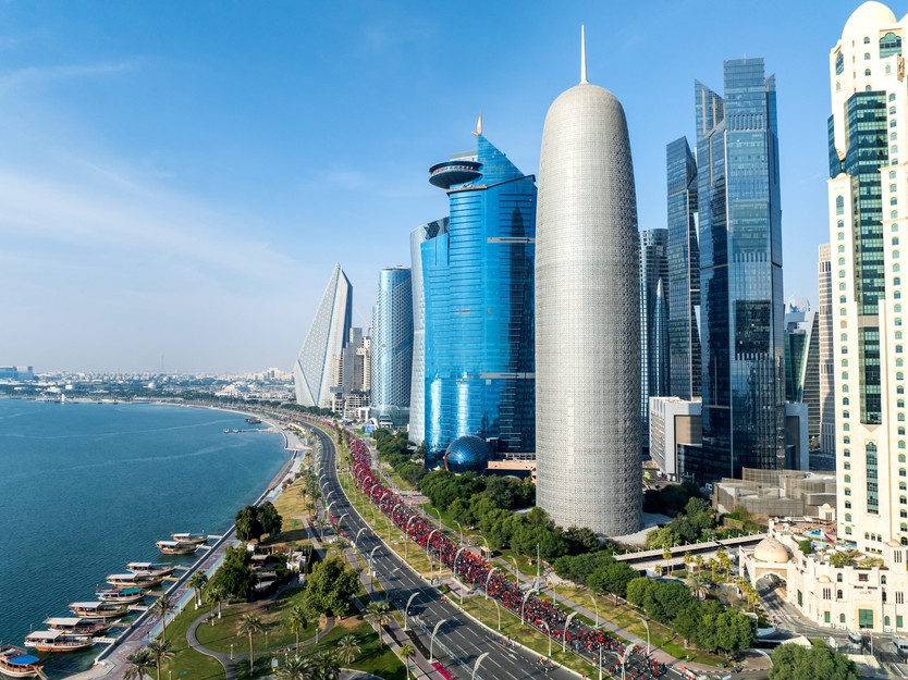 Chạy bộ ủng hộ trẻ tự kỷ tại Qatar - Ảnh 1.