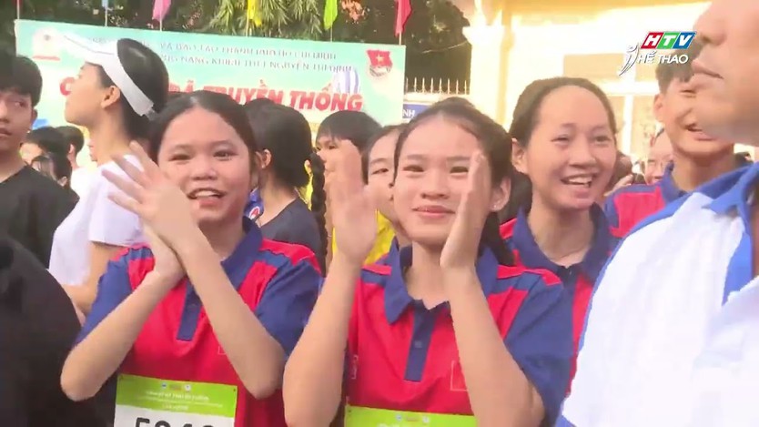 Sôi nổi Giải chạy việt dã truyền thống trường THPT năng khiếu TDTT Nguyễn Thị Định- Ảnh 1.