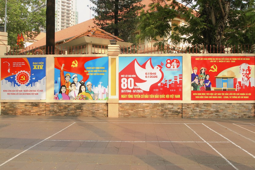 TP. Hồ Chí Minh trang hoàng rực rỡ chào mừng Đại hội XIV của Đảng- Ảnh 3.