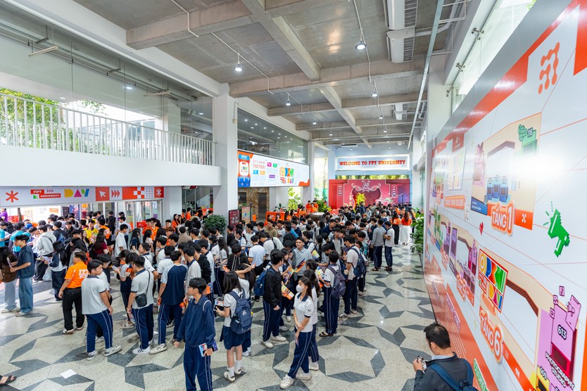 FPTU TP.HCM đẩy mạnh trải nghiệm thực tế: Học sinh "chạm tay vào tương lai" tại Open Day 2025–2026 - Ảnh 10.