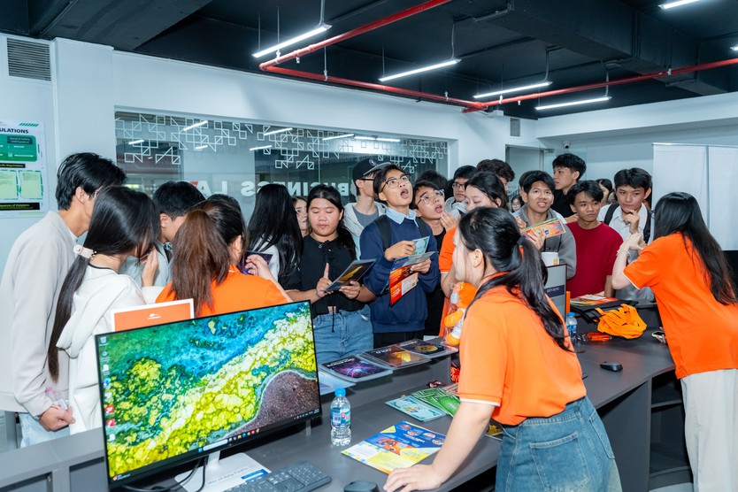 FPTU TP.HCM đẩy mạnh trải nghiệm thực tế: Học sinh "chạm tay vào tương lai" tại Open Day 2025–2026 - Ảnh 12.