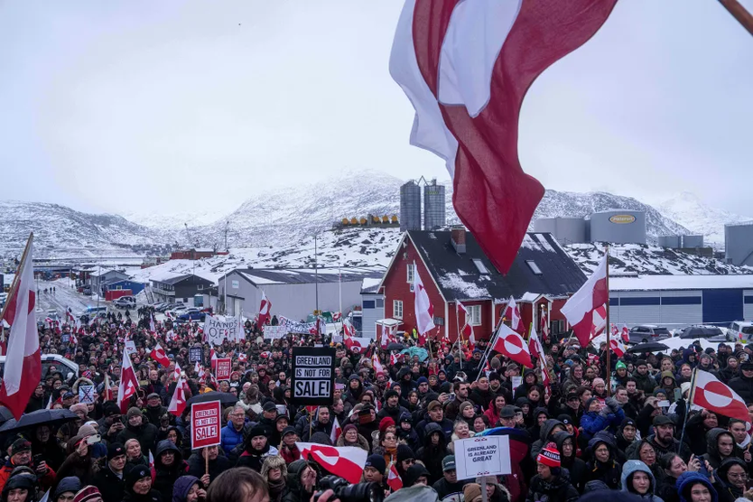Bất đồng về Greenland, EU tạm ngừng các thỏa thuận thương mại với Mỹ - Ảnh 1.