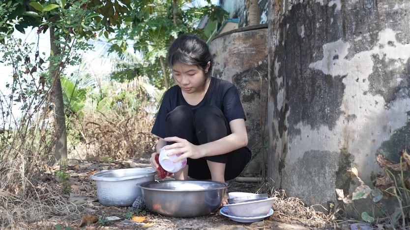 Kiều My nương tựa bà lớn tuổi vì mất cha, mẹ không minh mẫn- Ảnh 5.
