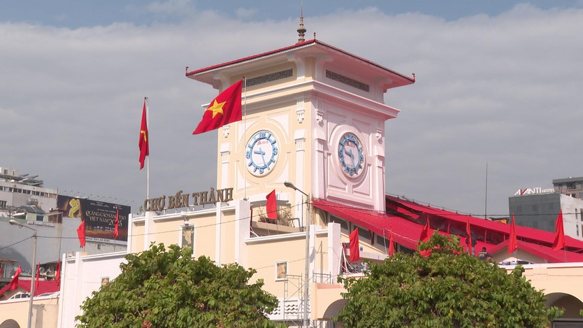 Chợ Bến Thành hoàn thiện chỉnh trang vượt tiến độ trước Tết - Ảnh 2.
